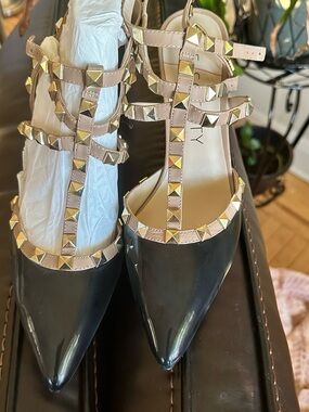 Sole Society Black Patent and Nude T-Strap Studded Heels sz 11